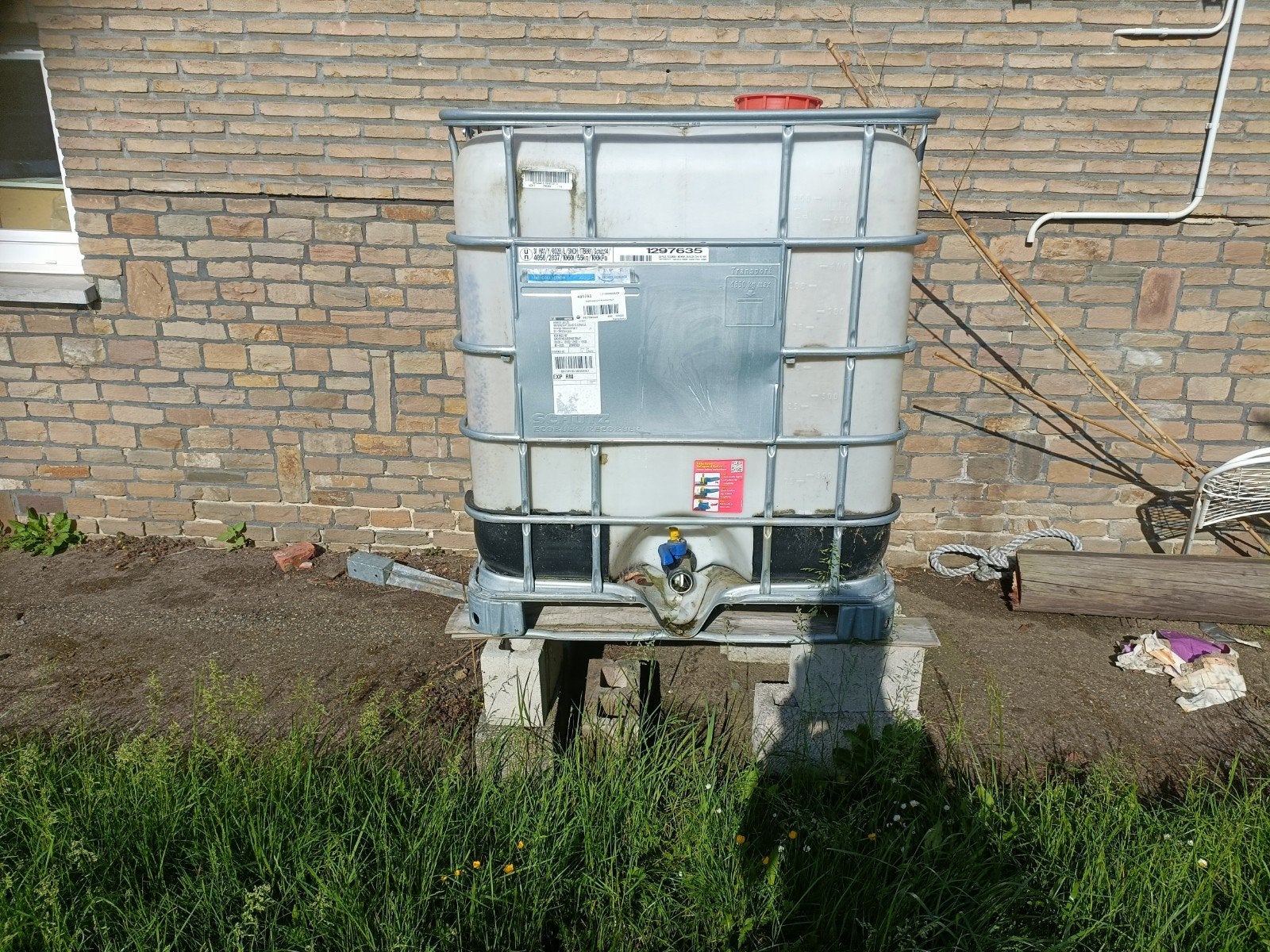 Tonne d'eau 1000L, Enlèvement