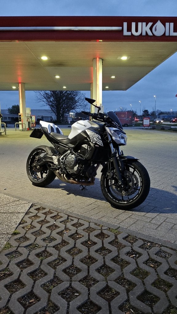 Kawasaki z650 abs, 2 cylindres, Particulier, Permis Moto A2 minimum, 650 cm³