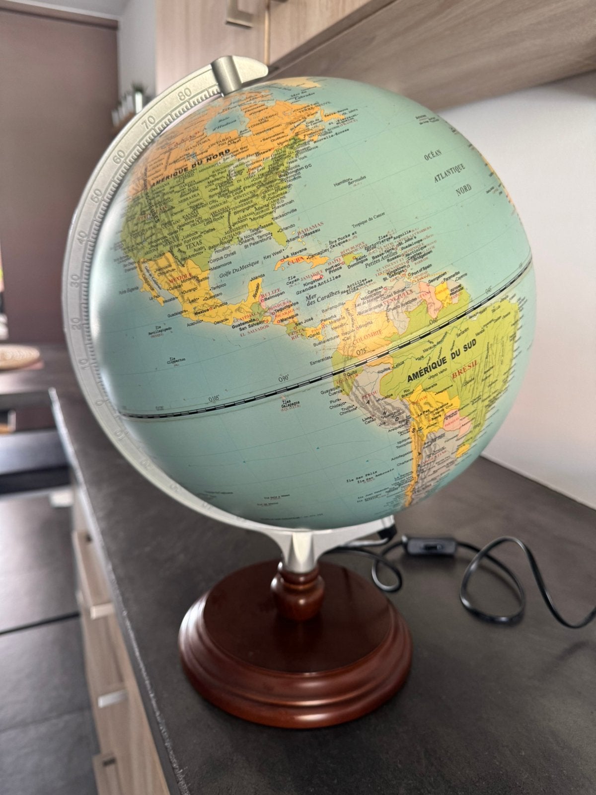 Magnifique globe terrestre, Enlèvement, Comme neuf, Bois