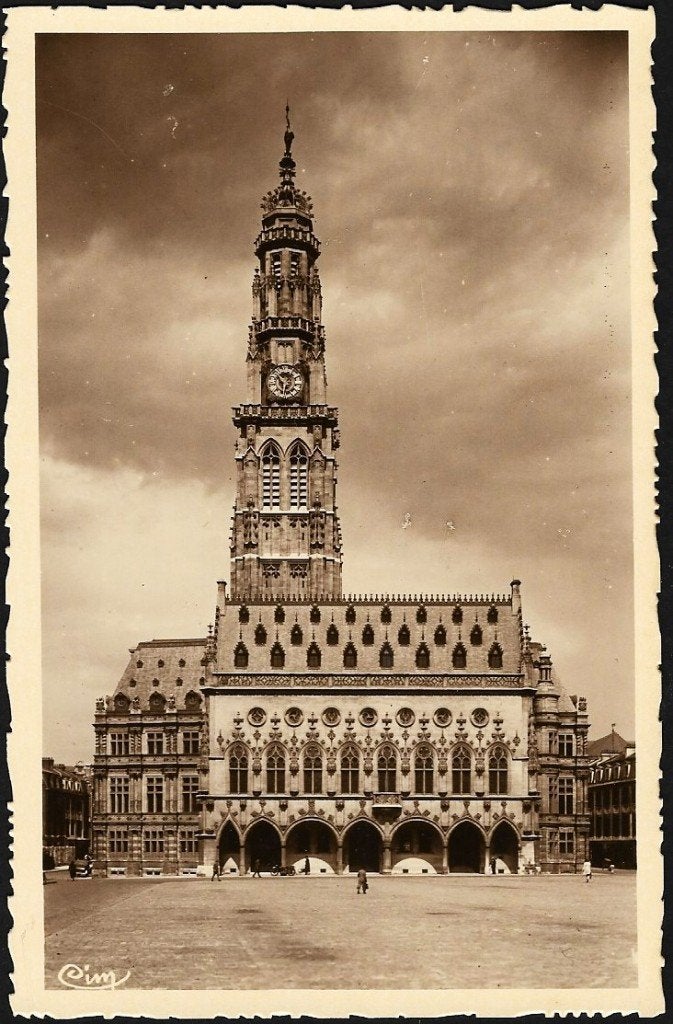 1952 - FRANKRIJK - Arras: Petite Place et Hôtel de Ville, Verzamelen, Postkaarten | Buitenland, Verzenden, 1940 tot 1960, Ongelopen