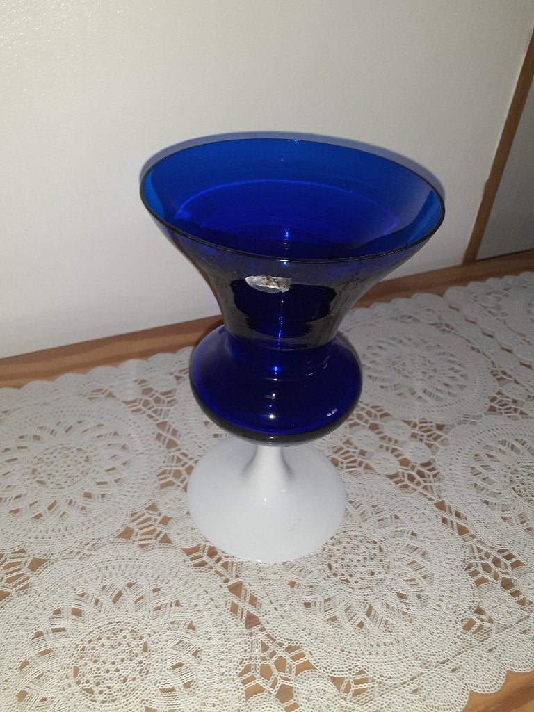 Vase en opaline bleue et blanc sur pied vintage, Antiquités & Art, Enlèvement