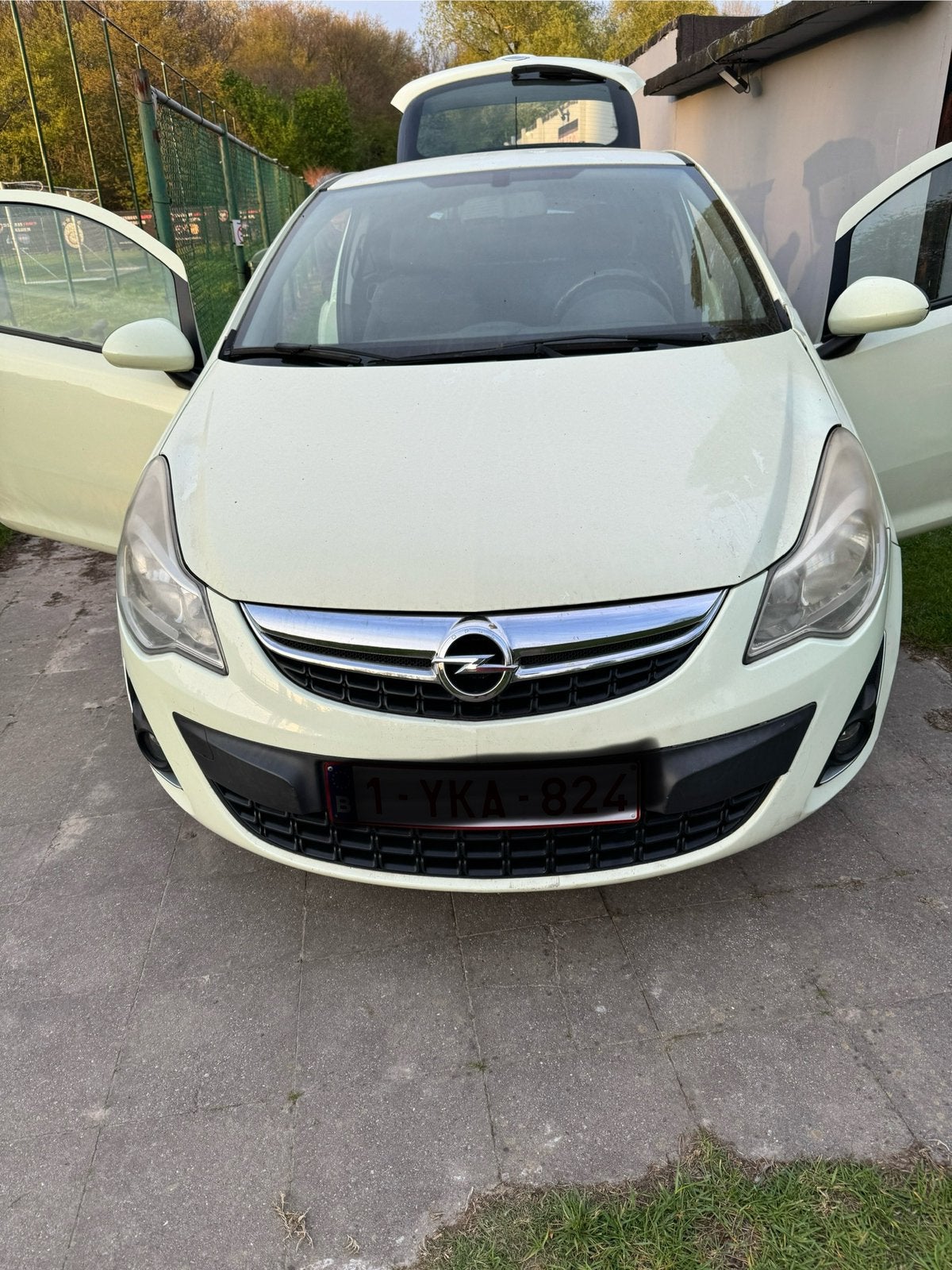 Lisez l'annonce ! Problème d'eau à essence de l'Opel CorsaD, Euro 5, Achat, Boîte manuelle, Volant multifonction