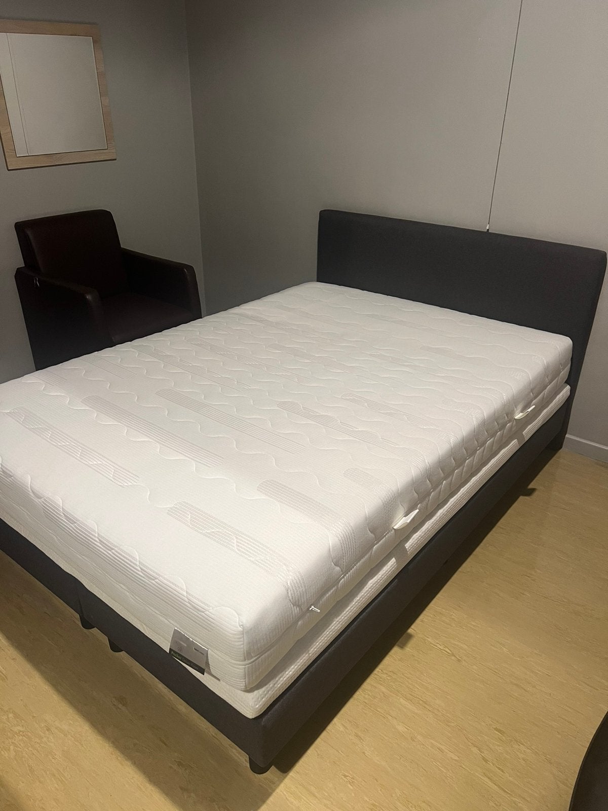 Nieuwe boxspring!, Huis en Inrichting, Ophalen, Nieuw, 140 cm, Twijfelaar