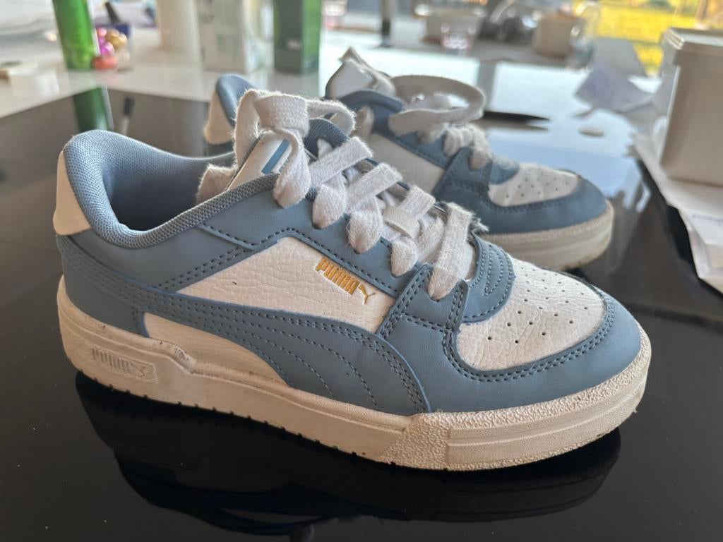 Puma sneakers blauw wit maat 35, Ophalen of Verzenden, Zo goed als nieuw, Jongen