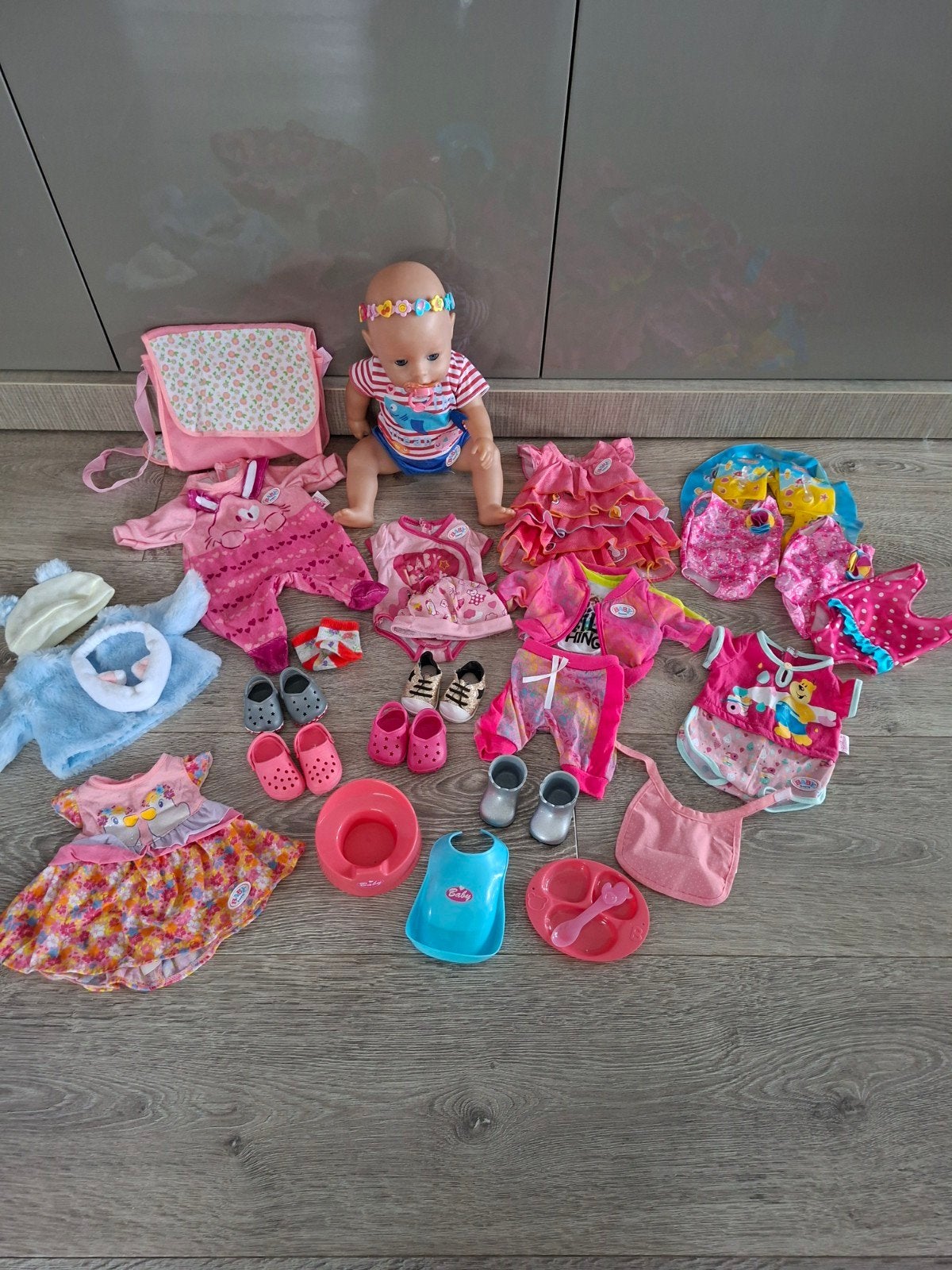 Baby born met allerlei accessoires, Ophalen of Verzenden, Gebruikt, Babypop