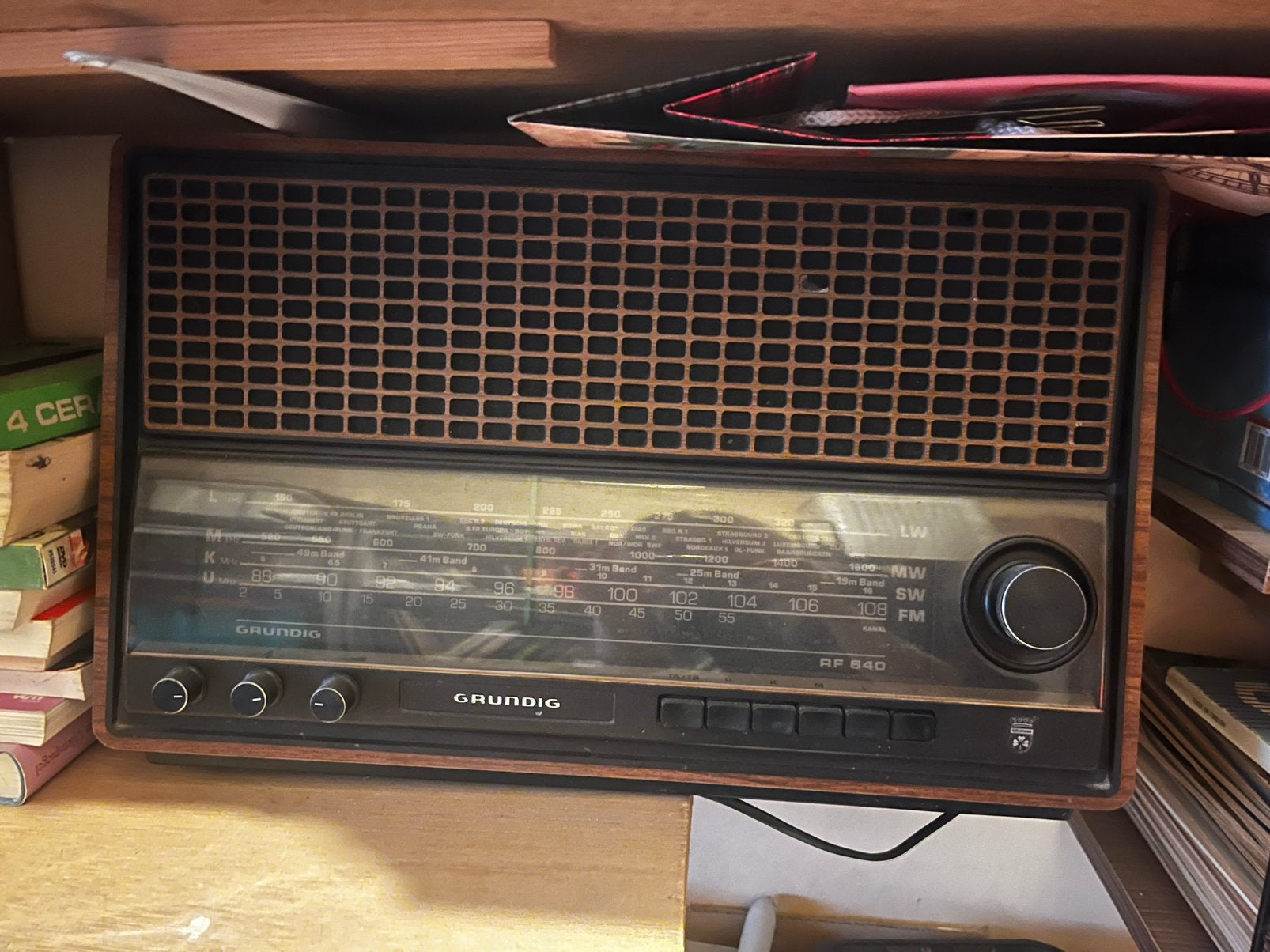 Vintage radio grundig, Audio, Tv en Foto, Ophalen, Zo goed als nieuw, Radio