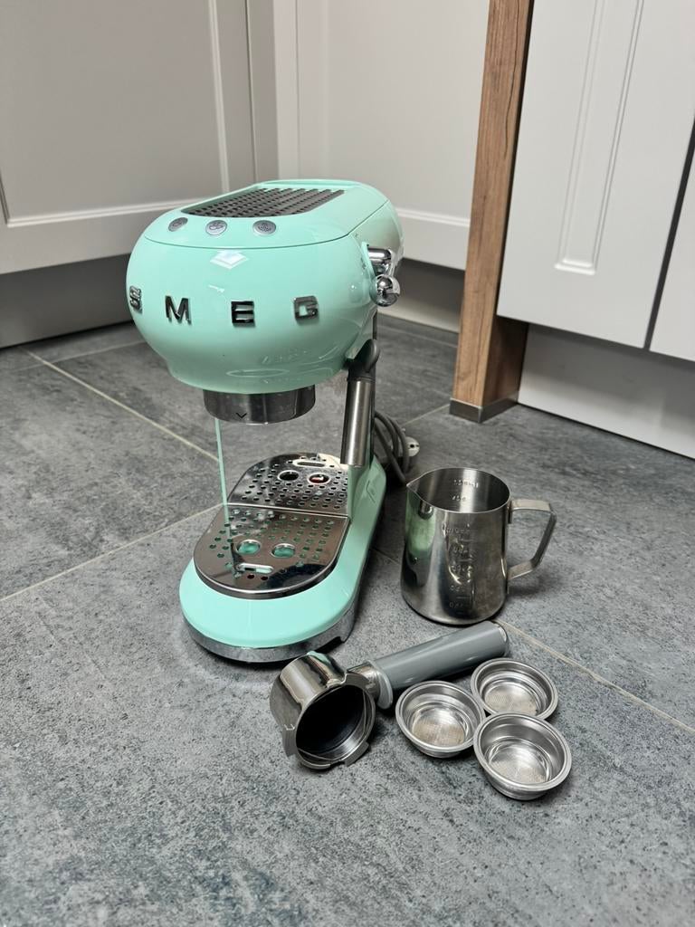 Machine à café Smeg, Electroménager, Cafetières, Comme neuf, Machine à espresso, Enlèvement