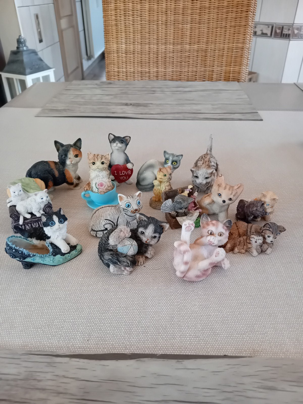 Lot de 15 bibelots miniatures chats en résine  800 grammes, Enlèvement ou Envoi, Utilisé, Animal