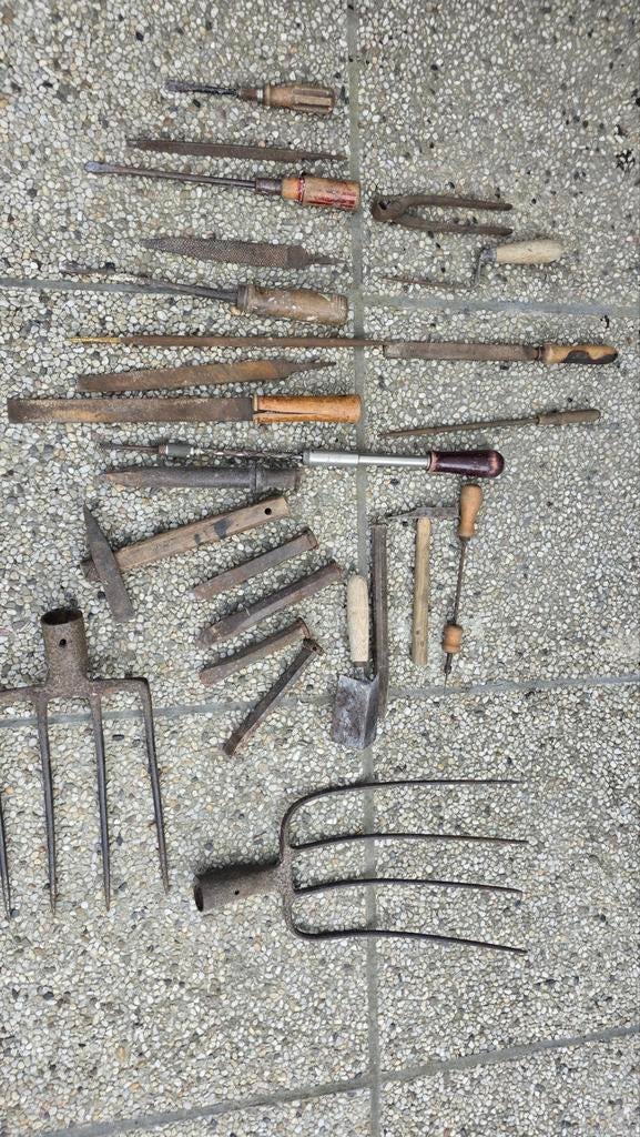 Oud werkgerief vijlen rieken hamers beitels, Antiek en Kunst, Ophalen