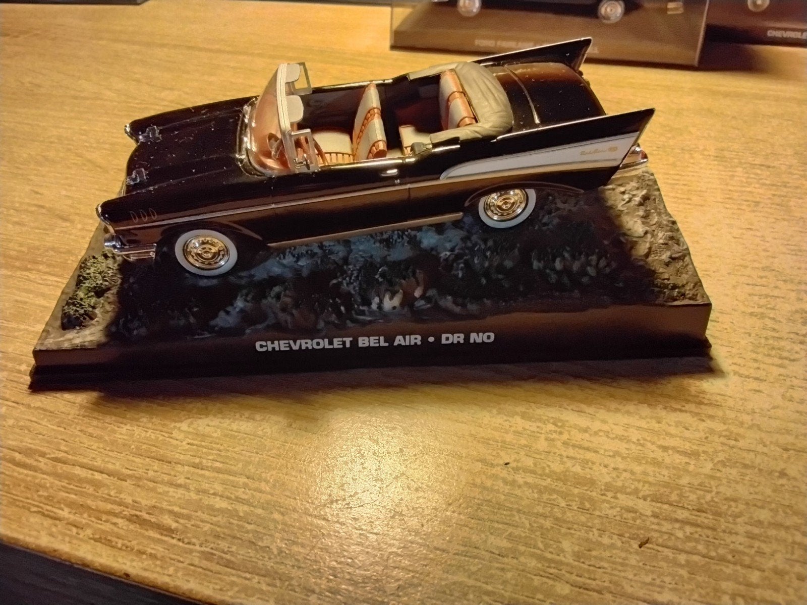 James Bond - Chevrolet Bel Air, Hobby en Vrije tijd, Modelauto's | 1:43, Ophalen of Verzenden
