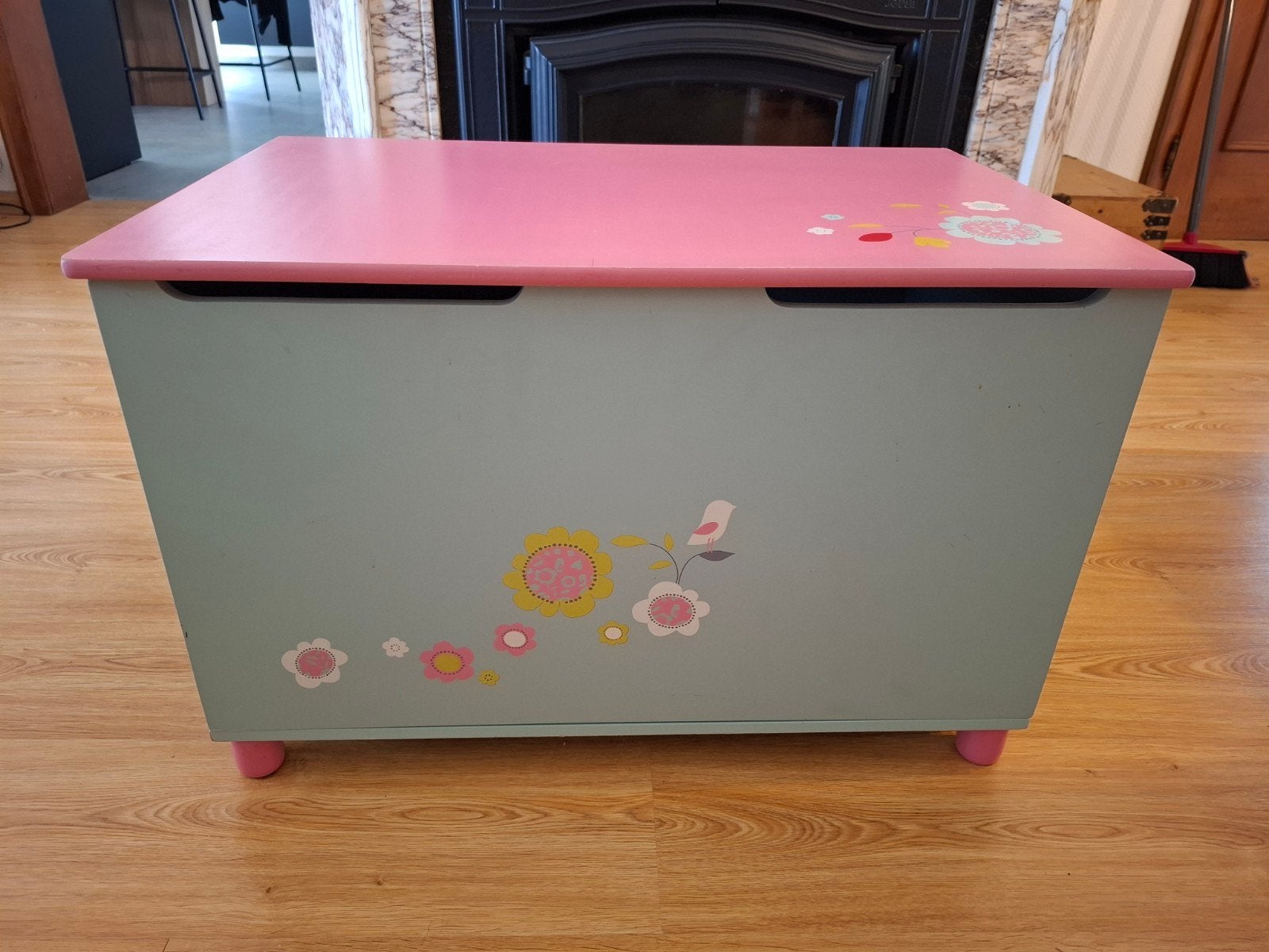 Coffre à jouets, Enlèvement