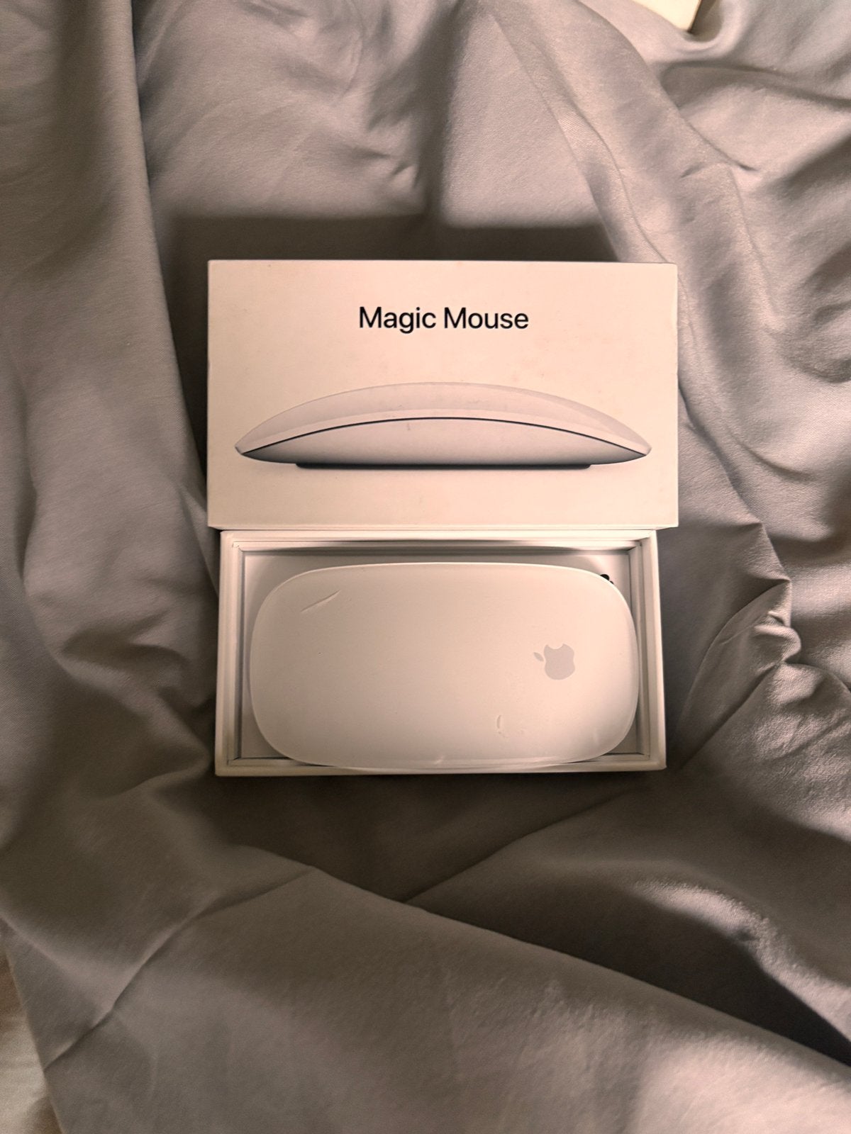 Apple Magic Mouse blanche  3 disponibles,Prix affiché pour 1, Enlèvement ou Envoi, Comme neuf