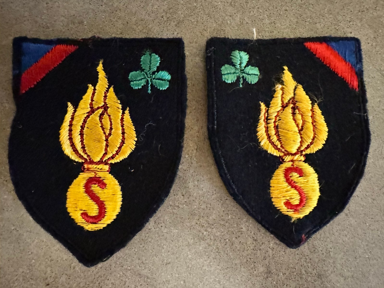 Paire de badges ABL 4e Inf Brigage, Collections, Objets militaires | Seconde Guerre mondiale, Enlèvement ou Envoi, Armée de terre