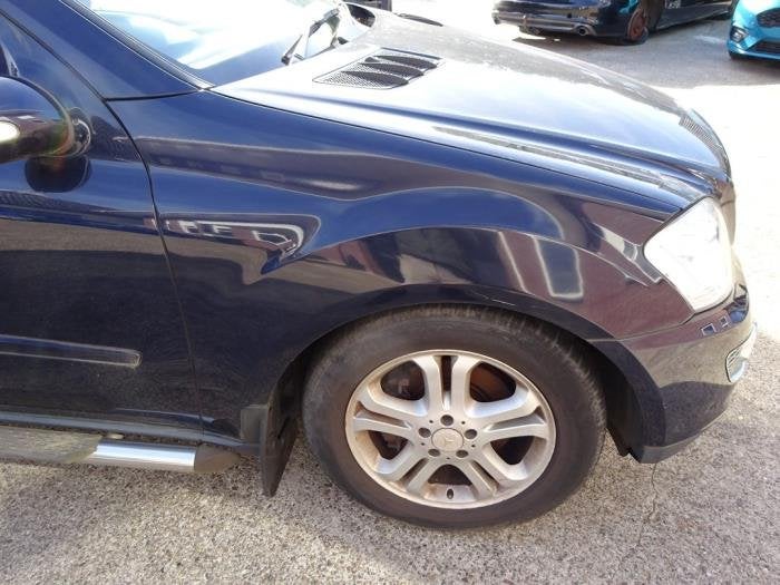 Aile avant droite d'un Mercedes ML-Klasse (359), 3 mois de garantie, Utilisé, -, -