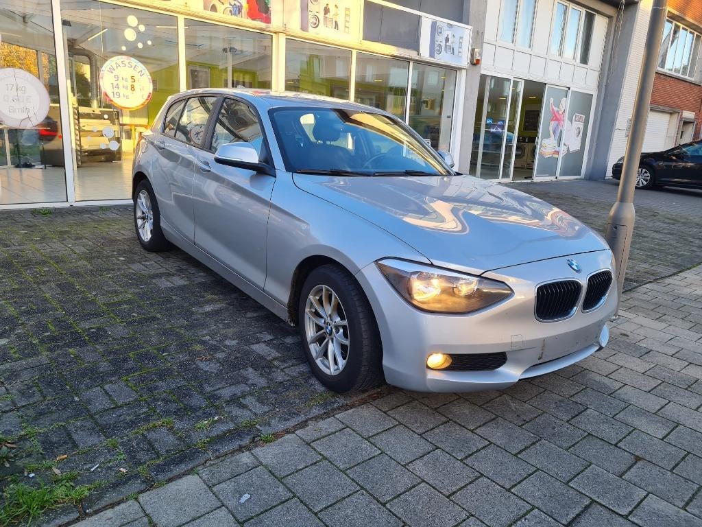BMW 114D Serie 1 , 2013 hatchback, Achat, Boîte manuelle, Adapté aux personnes handicapées, Noir