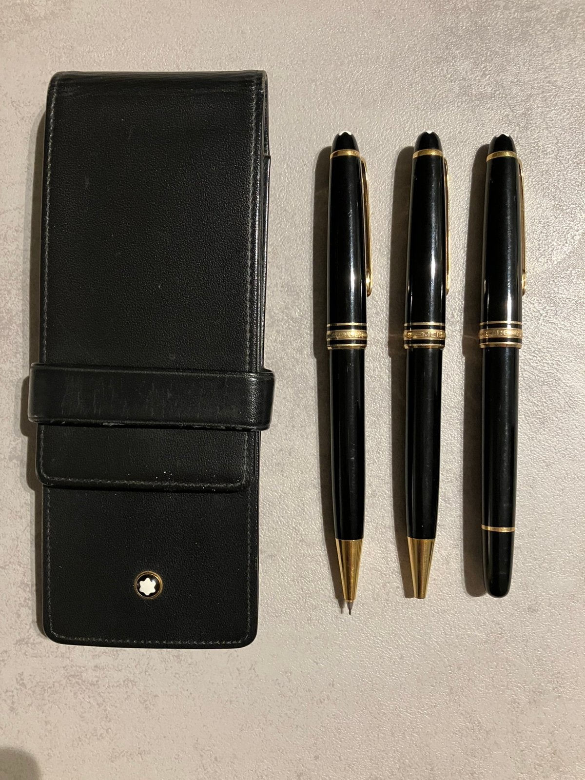 MONT BLANC set van 3 Meisterstucks en tasje, Collections, Stylos, Enlèvement, Comme neuf, Stylo à bille, Mont Blanc