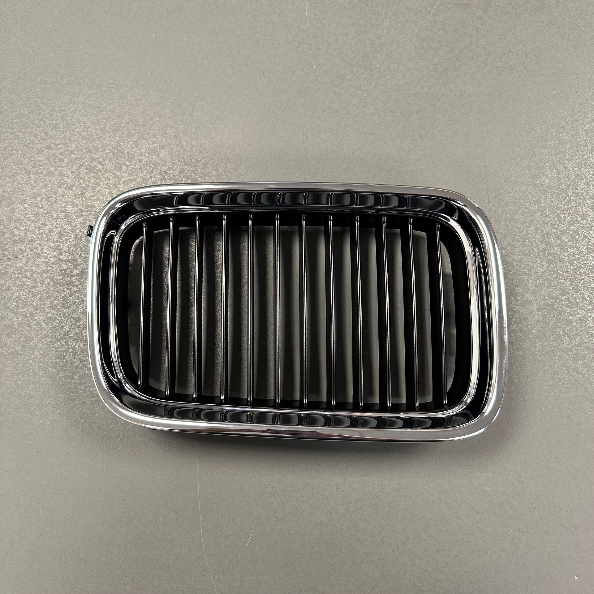 Chrome nierengrille rechts BMW E36, Autos : Pièces & Accessoires, Neuf, -, -, BOVAG membre