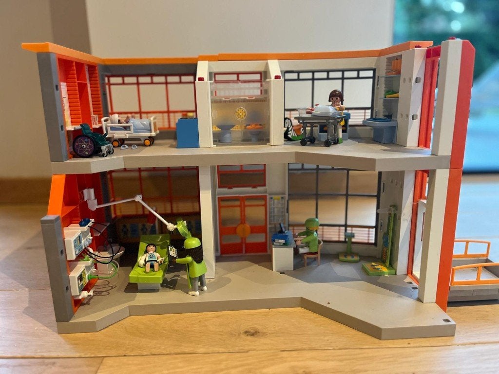 Playmobil kinderziekenhuis 6657, Ophalen, Gebouw, Complete set, Zo goed als nieuw