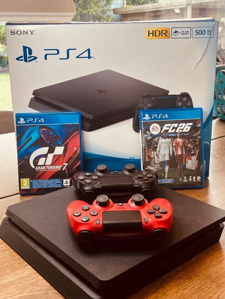 PS4 Slim (500 Go) - 2 manettes et 2 jeux - Bon état, Consoles de jeu & Jeux vidéo, Jeux | Sony PlayStation 4, Utilisé, Sport, 2 joueurs