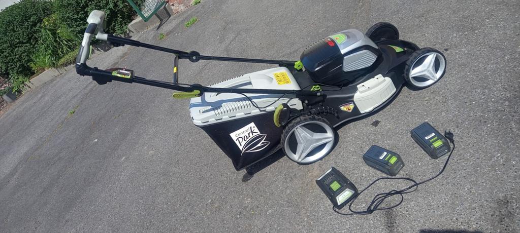 ACCU GRASMAAIER NIET MEER TREKKEN STARTKOORD KNOOP INDRUKKEN, Tuin en Terras, Ophalen