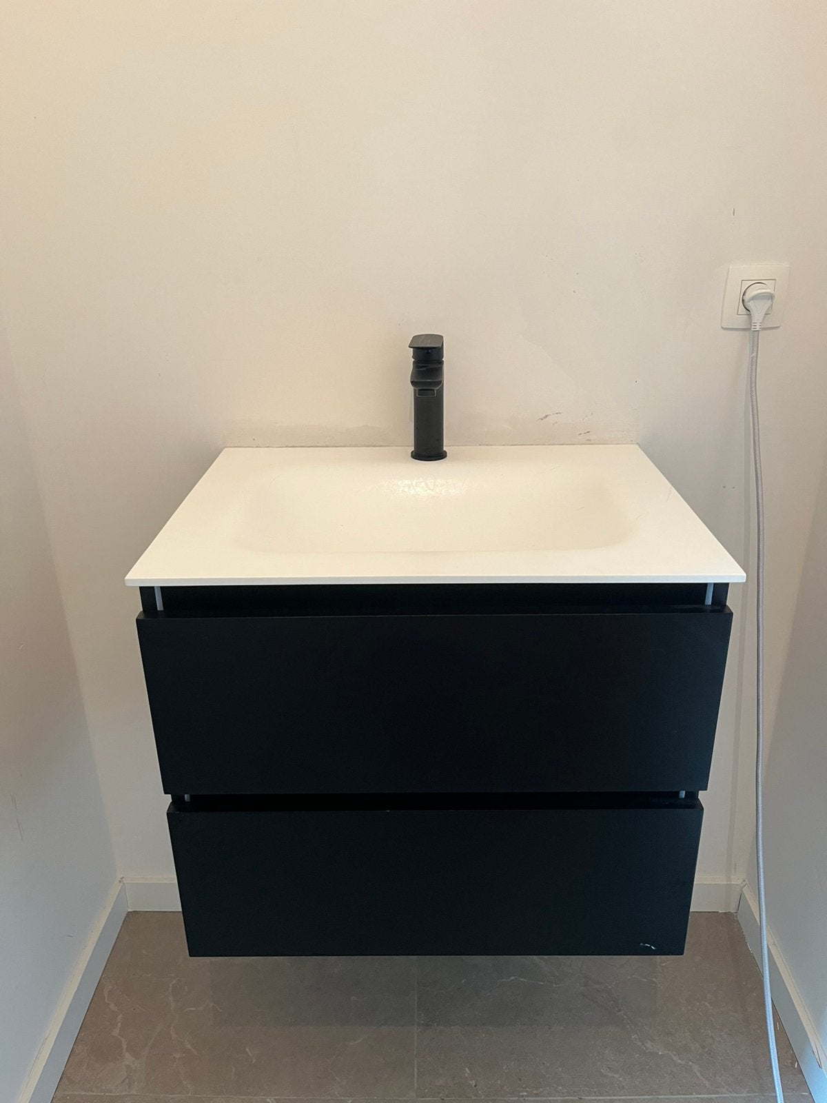 Zwart-wit minimalistisch modern badkamermeubel, Huis en Inrichting, Badkamer | Badkamermeubels, Ophalen, 50 tot 100 cm, Zo goed als nieuw