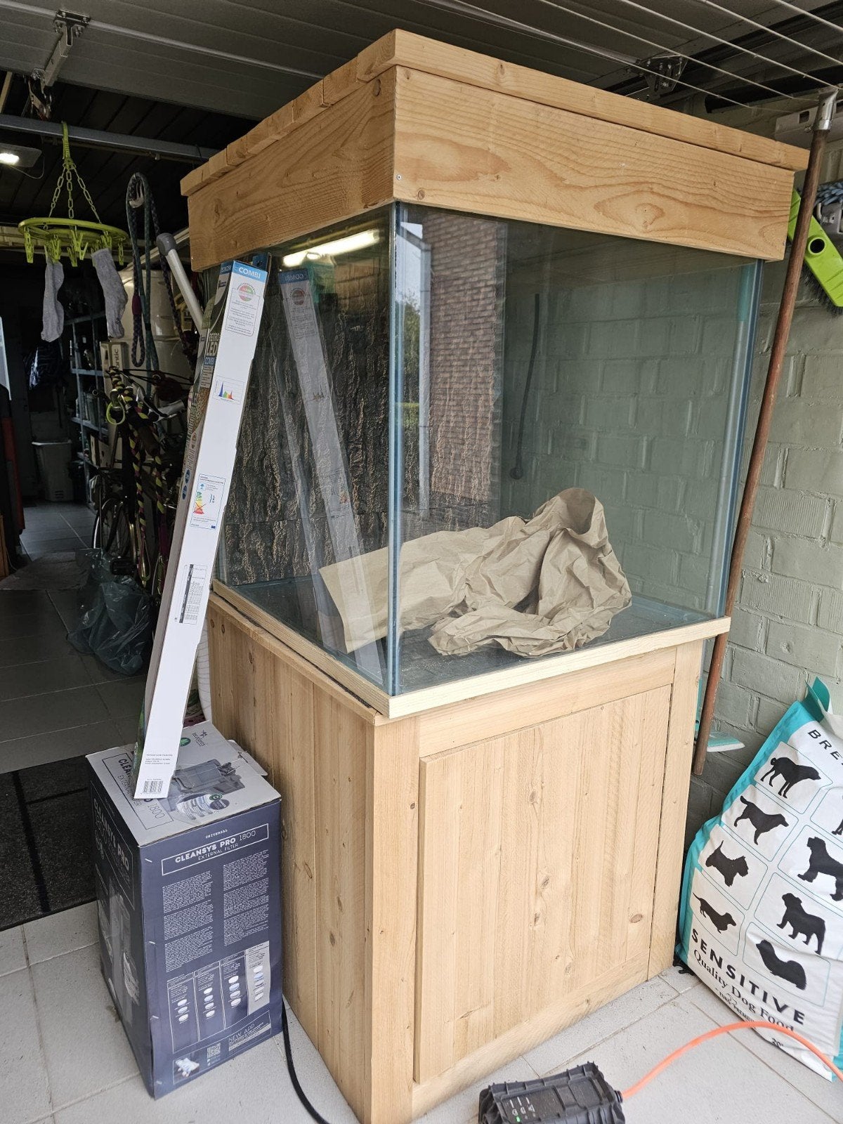 nieuwe aquarium, Enlèvement, Neuf