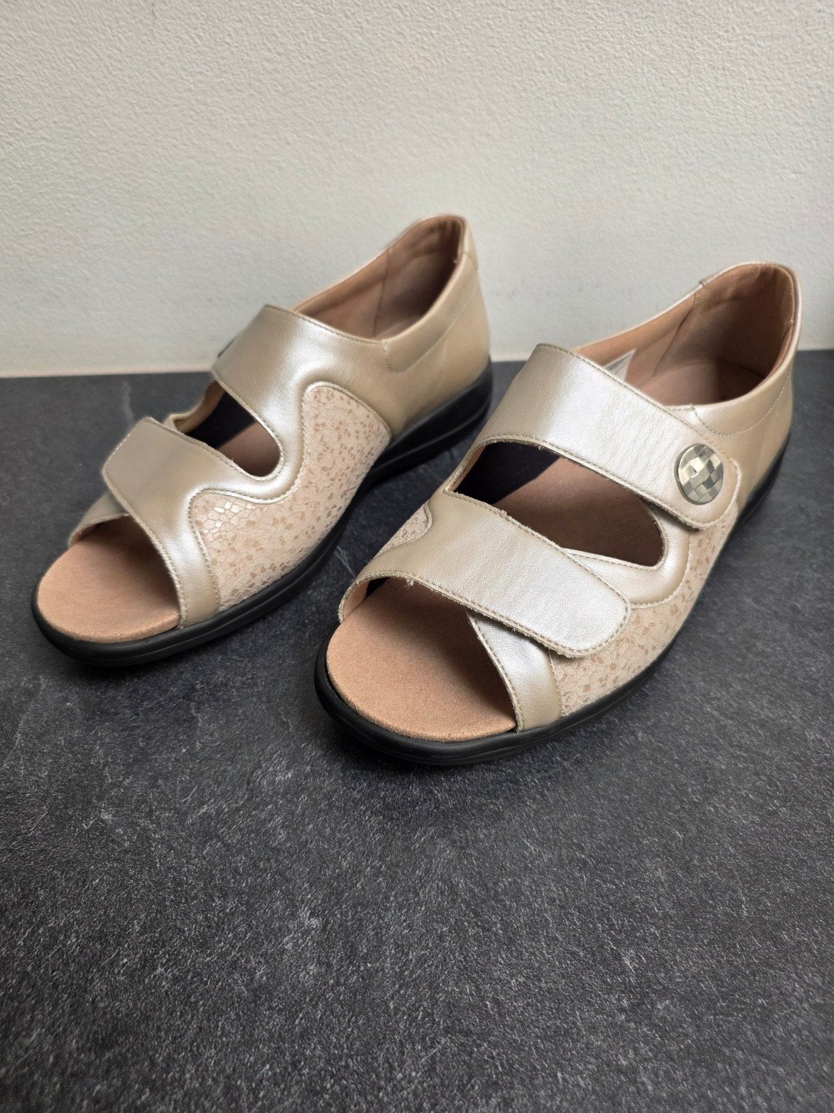 Sandalen solidus, Enlèvement ou Envoi