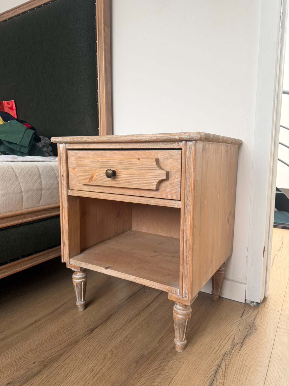 Vintage houten nachtkastje – klassiek landelijk, Ophalen, Zo goed als nieuw