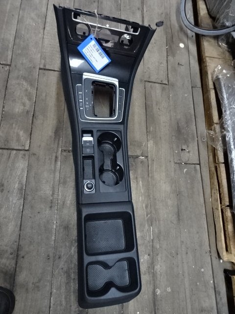 MIDDENCONSOLE Volkswagen Golf VII (AUA) (5G1713203K), Gebruikt, Volkswagen, Mevr. I. Hauben, Rue de l'Espoir 34 34
4030  GRIVEGNÉE, BE
