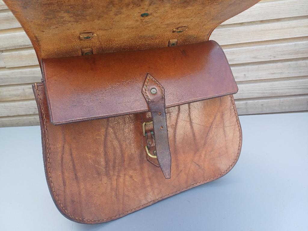 Ancien sac en cuir avec du caractère, Enlèvement