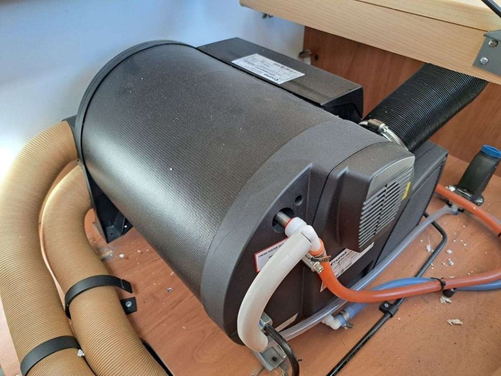 Truma Combi 6 kachel boiler combinatie gas CBG06EU, Caravanes & Camping, Niet ingevuld, Enlèvement ou Envoi, Niet ingevuld, Comme neuf