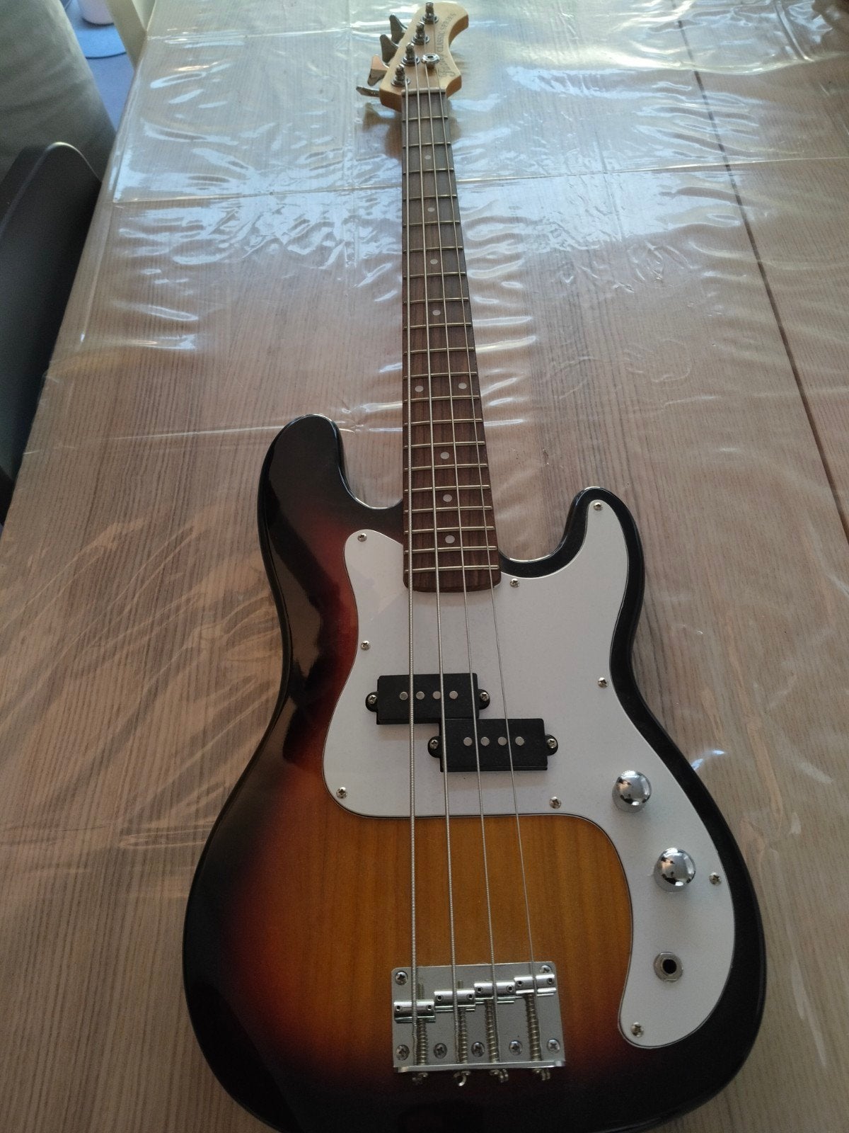fazley basgitaar 3/4, Musique & Instruments, Instruments à corde | Guitares | Électriques, Enlèvement ou Envoi, Comme neuf, Autres marques