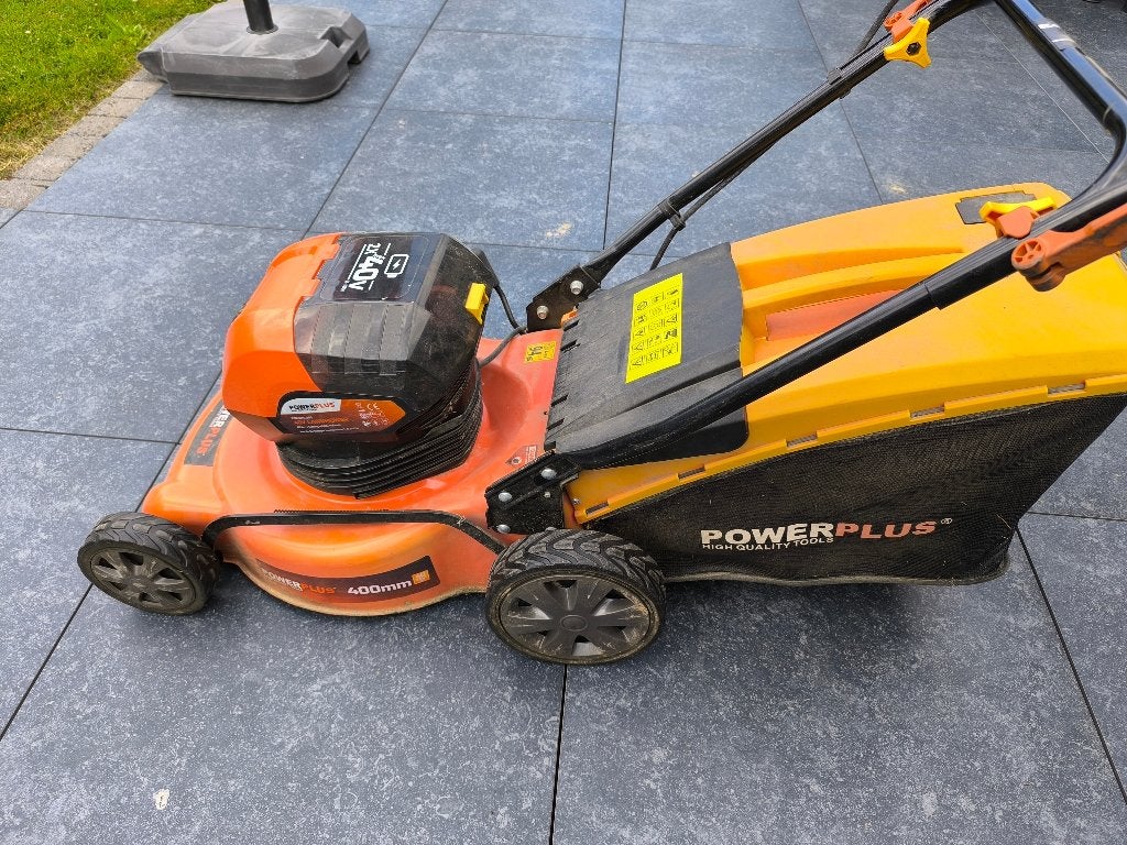 Tondeuse powerplus 40 volts 40cm avec batterie, Jardin & Terrasse, Tondeuses à gazon sur batterie, Tondeuse rotative, 40 à 49 cm