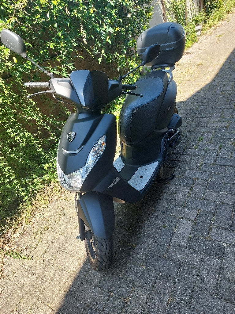 Peugeot Kisbee 50cc zwart (22/12/2023 - 4373 km), Fietsen en Brommers, Ophalen, Overige modellen, Benzine, 50 cc