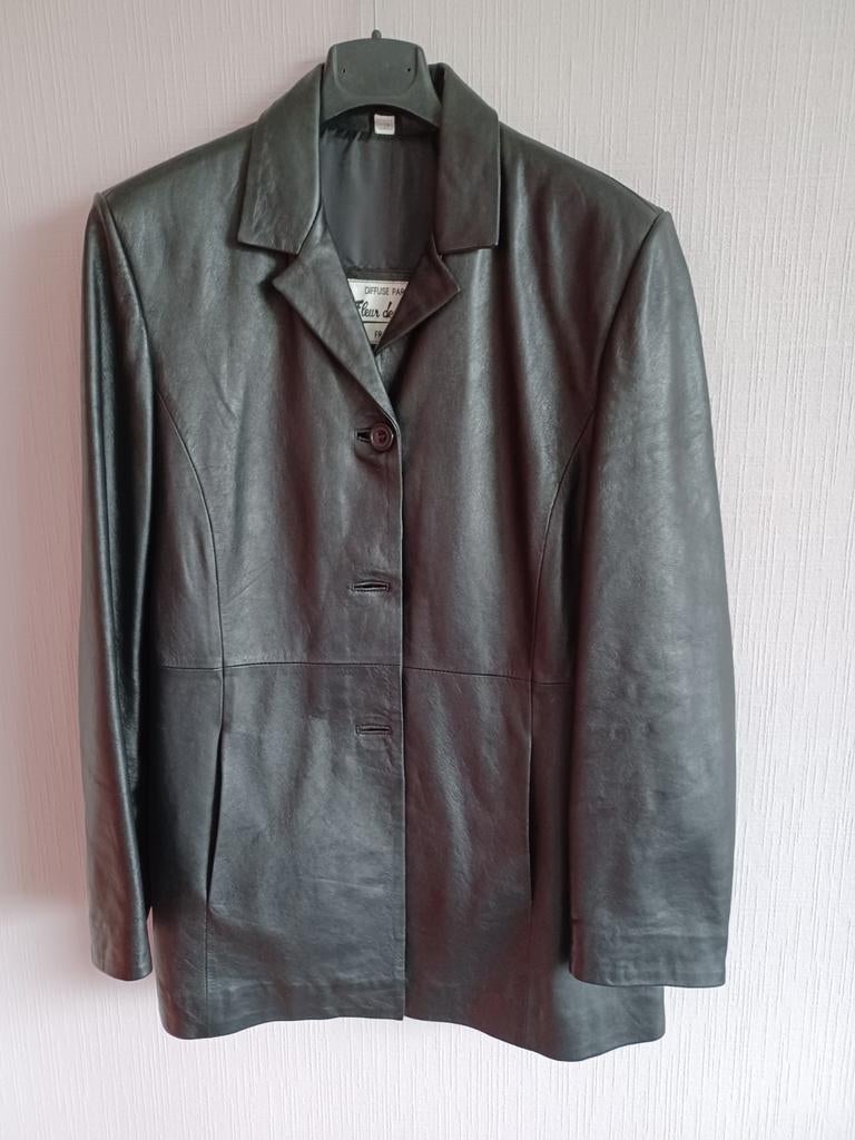 5 korte leren jassen, 3 zomer regen jassen, 2 jeans jassen., Ophalen