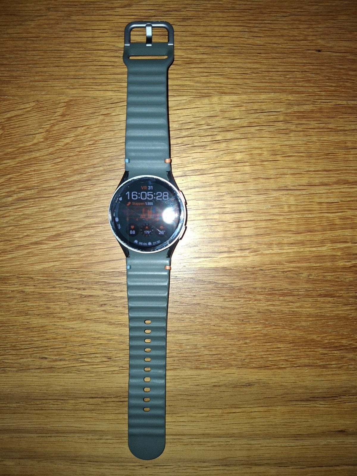 Samsung Galaxy Watch7 en vert, fonctionne à 100% mais l'écra, Bijoux, Sacs & Beauté, Montre-bracelet, Autres marques, Enlèvement