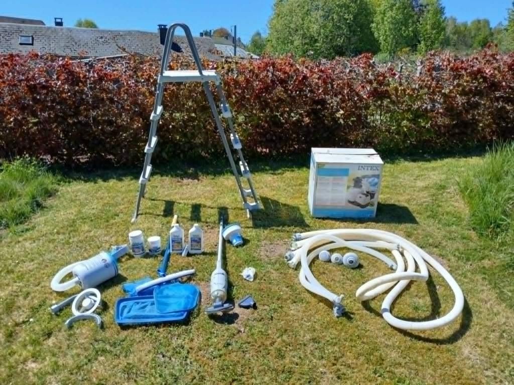 Pompe filtre à sable + échelle + aspirateur + accessoires, Enlèvement, Utilisé, Pompe