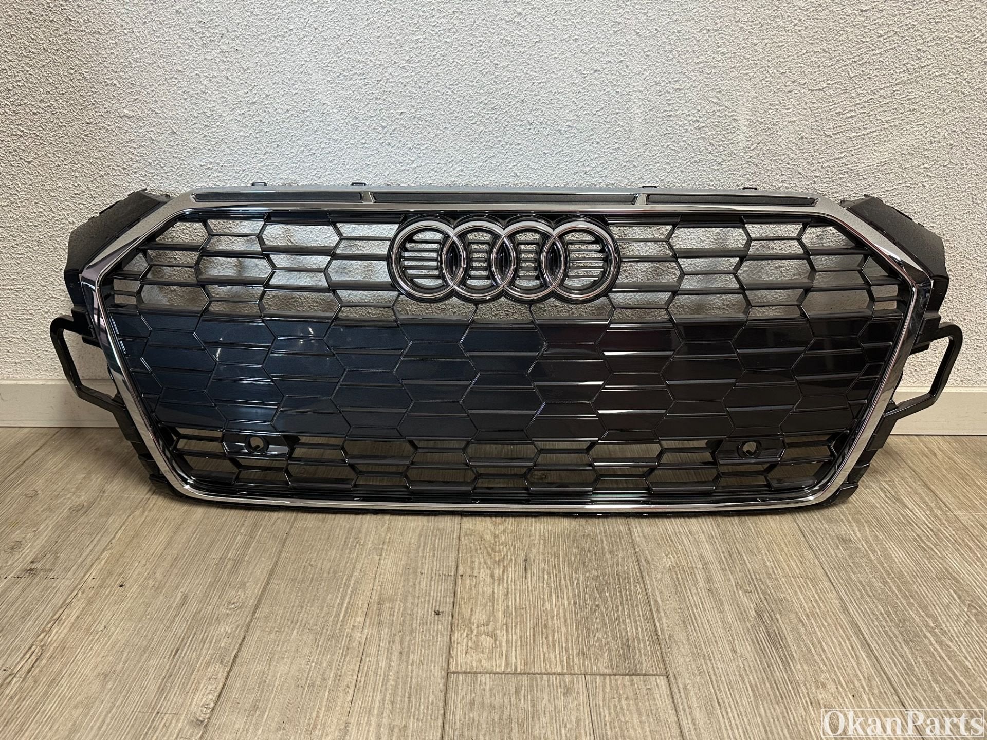 Audi A5 8W F5 Calandre Facelift 8W6853651BE Nouveau Original, AUDI AG, Auto-Union-Strasse 1
85045  Ingolstadt, DE, Audi, Utilisé