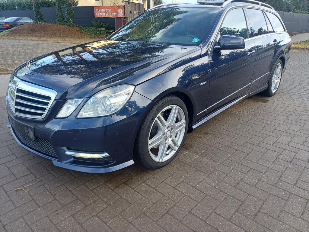 Mercedes E300cdi avantgarde AMG pack automaat topstaat, Auto's, Mercedes-Benz, Automaat, Euro 5, Zwart, Zwart