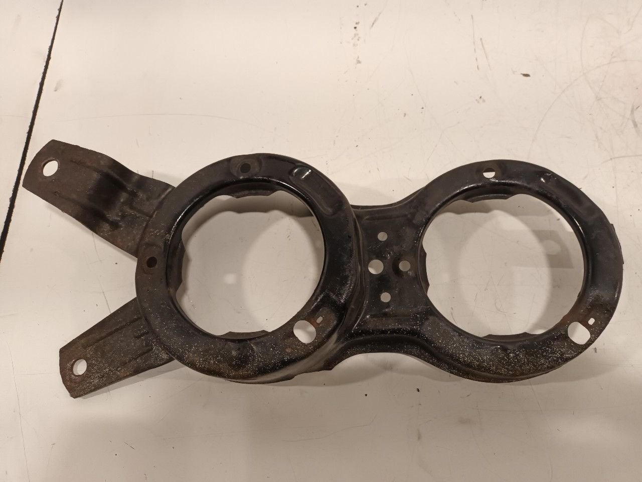 Koplamp houder links BMW 2500, Onderdelen@venauto.nl, Van der Ven Autorecycling B.V., Gebruikt, Ettenseweg 76, 4706 PB Roosendaal, The Netherlands