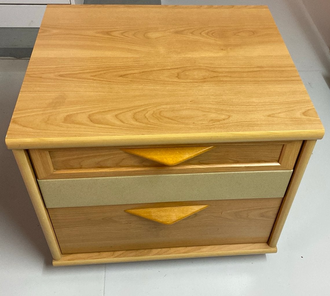 Table de chevet sur roulettes, deux tiroirs, Maison & Meubles, Moins de 55 cm, Comme neuf, Moins de 45 cm, Enlèvement