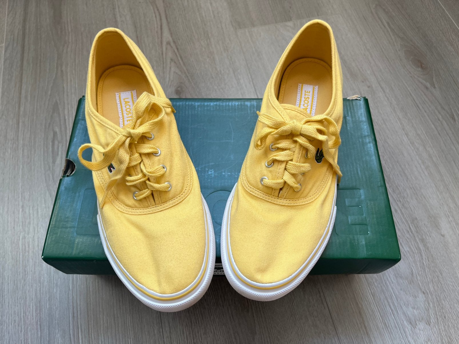 LACOSTE tennis en tissu jaune, Autres couleurs, Comme neuf, Enlèvement, Baskets