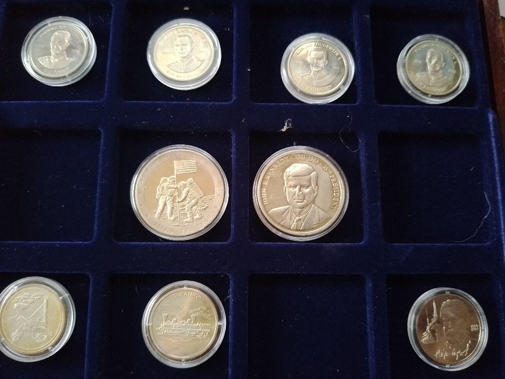 9 jetons dans une mallette, Timbres & Monnaies, Enlèvement ou Envoi