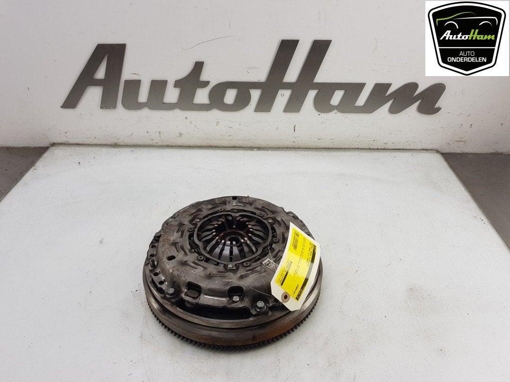 VOLANT MOTEUR BI-MASSE Opel Corsa E (01-2014/06-2019), Utilisé, Opel