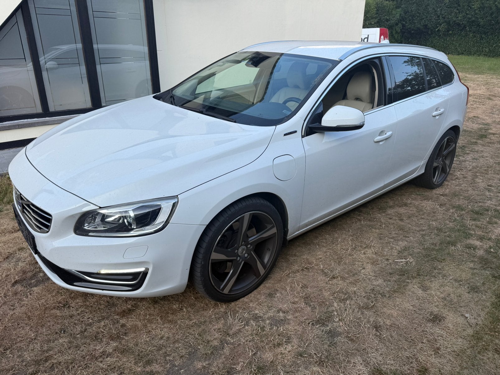 Volvl V60 2015 2.4 diesel hybride 260.000km, Auto's, Automaat, Euro 5, Wit, Leder
