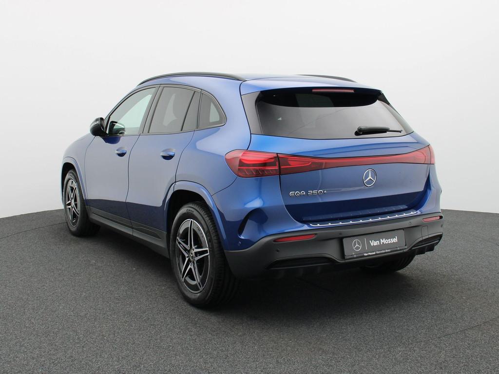 Mercedes-Benz EQA 250+ AMG Line + CARPLAY + NIGHTPAKKET + CA, Auto's, Stof, Gebruikt, Zwart, Blauw