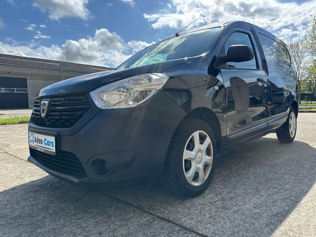 Dacia Dokker / 2018 / Benzine / 1 jaar garantie, Auto's, Voorwielaandrijving, 4 deurs, Stof, 4 cilinders