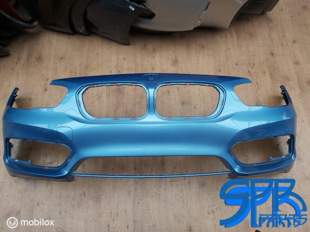 F20 F21 LCi 1SERIE SPORTLINE VOORBUMPER LICHT BLAUW VOOR FL, Auto-onderdelen, Carrosserie, Bumper, BMW, Voor, Nieuw, Ophalen of Verzenden