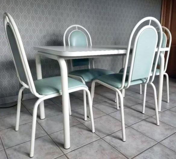 Keukentafel en stoelen, Ophalen