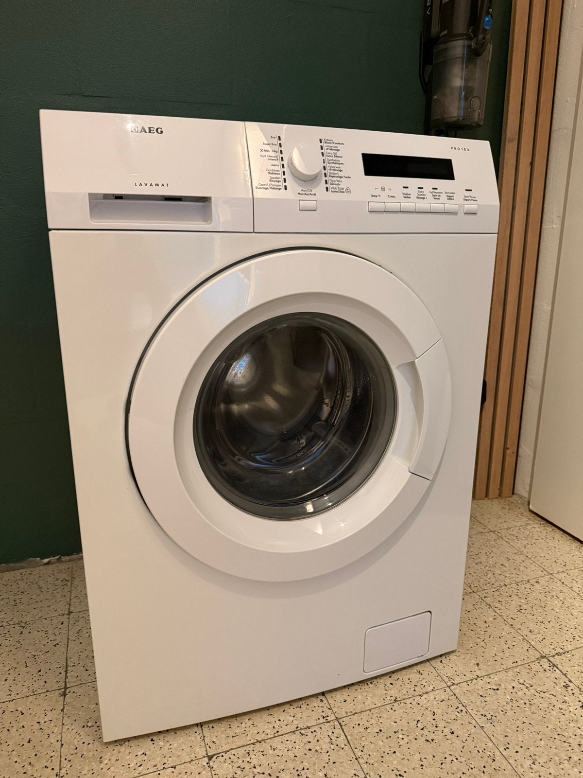 Wasmachine AEG Lavamat - spanner rubber losgekomen!, 4 tot 6 kg, Ophalen, Gebruikt, 1200 tot 1600 toeren